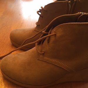 NEW Cream wedge boots sz 8.5